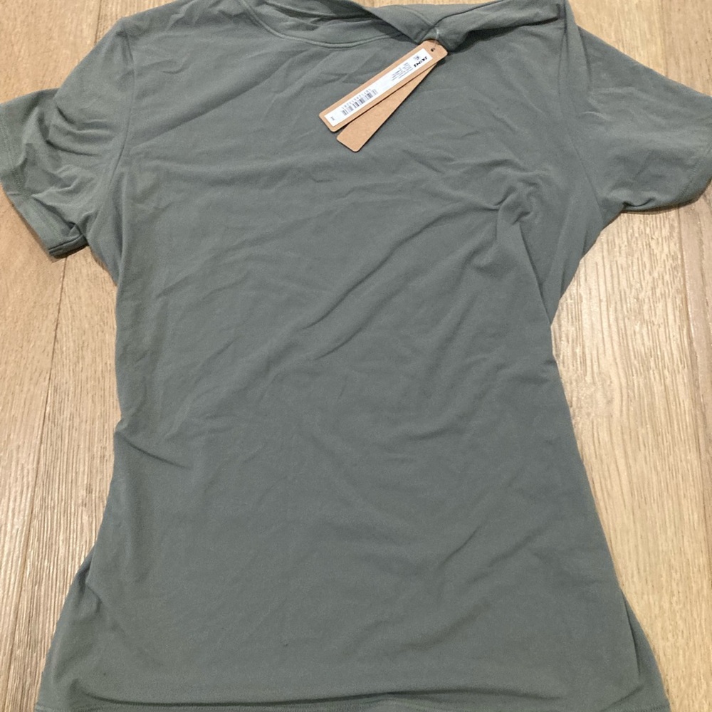 SKIMS NWT FIT EVERYONE TSHIRT